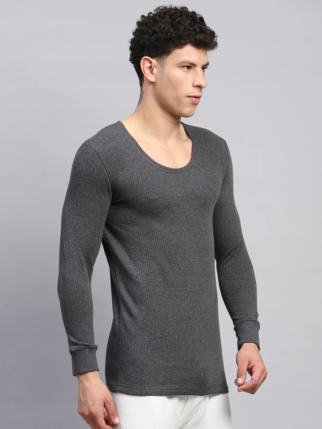 Men Charcoal Solid Round Neck Full Sleeve Thermal Vest - Image 4