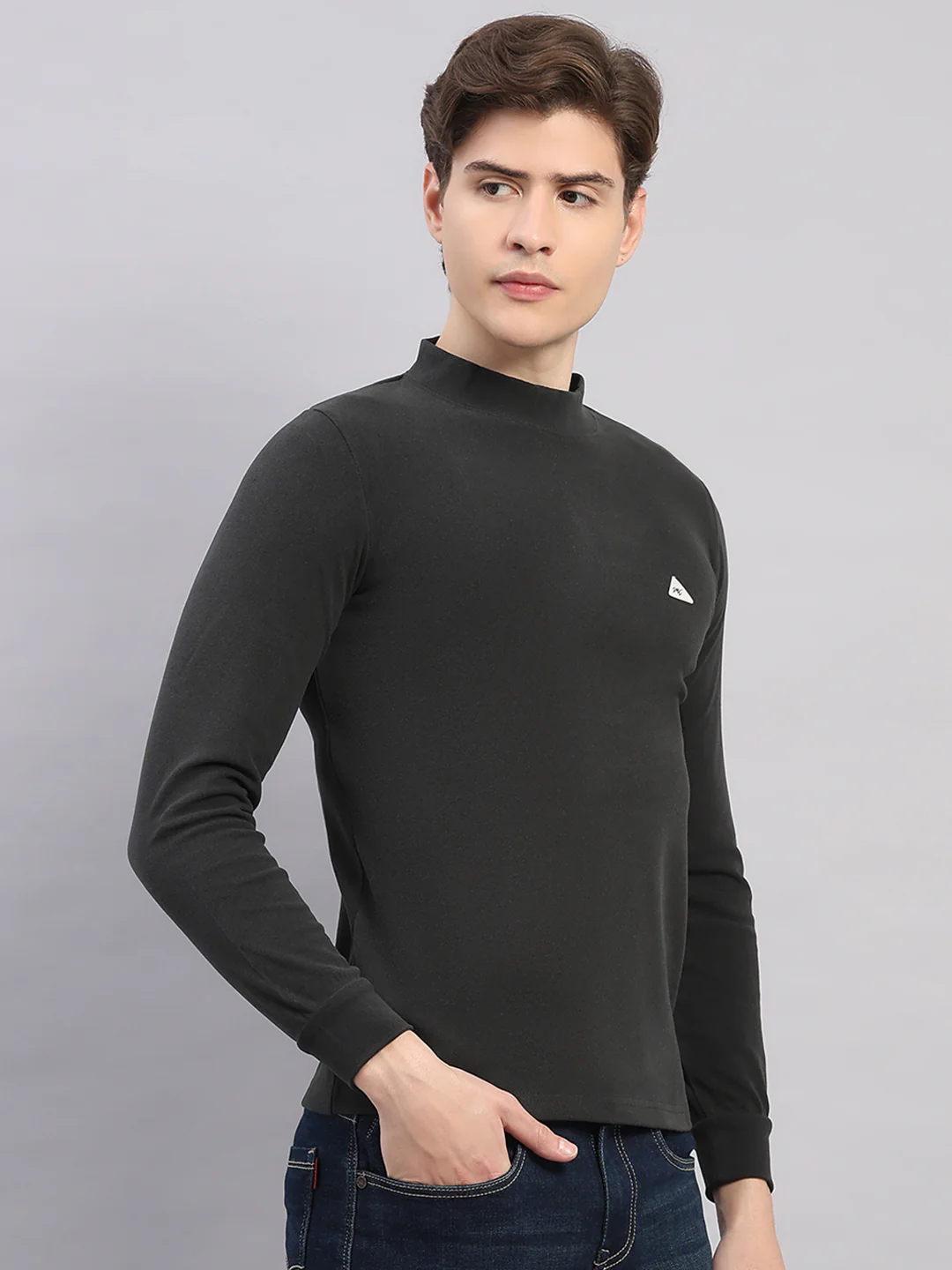 Men Charcoal Solid Round Neck Full Sleeve Winter T-Shirt - Image 4