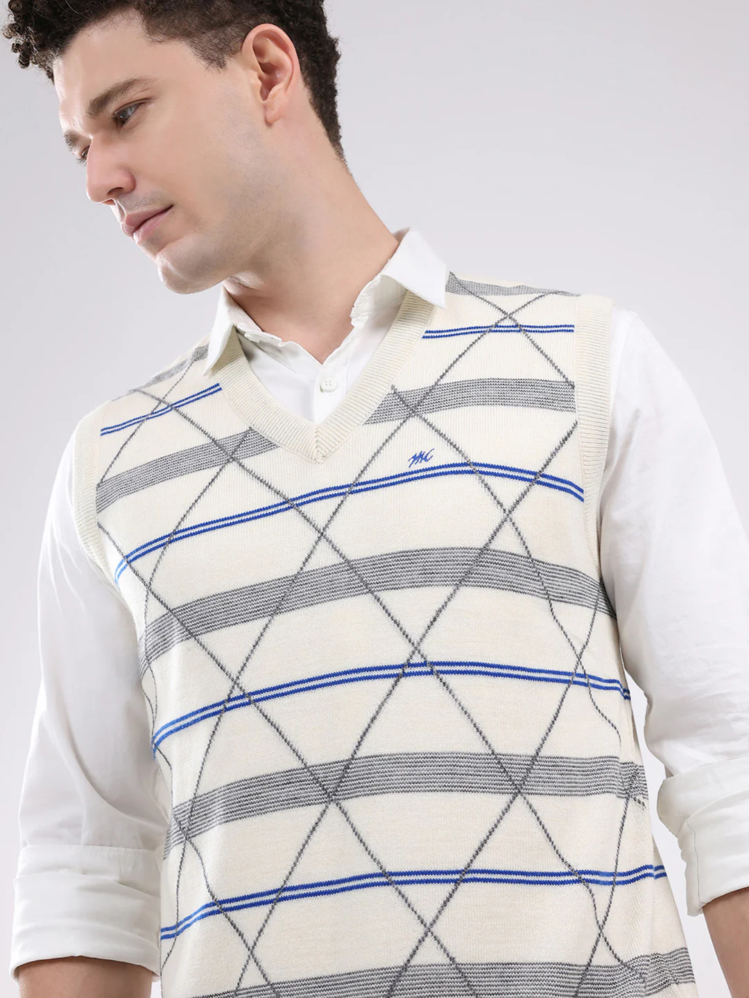 Men Cream Printed V Neck Sleeveless Sweater - Image 6