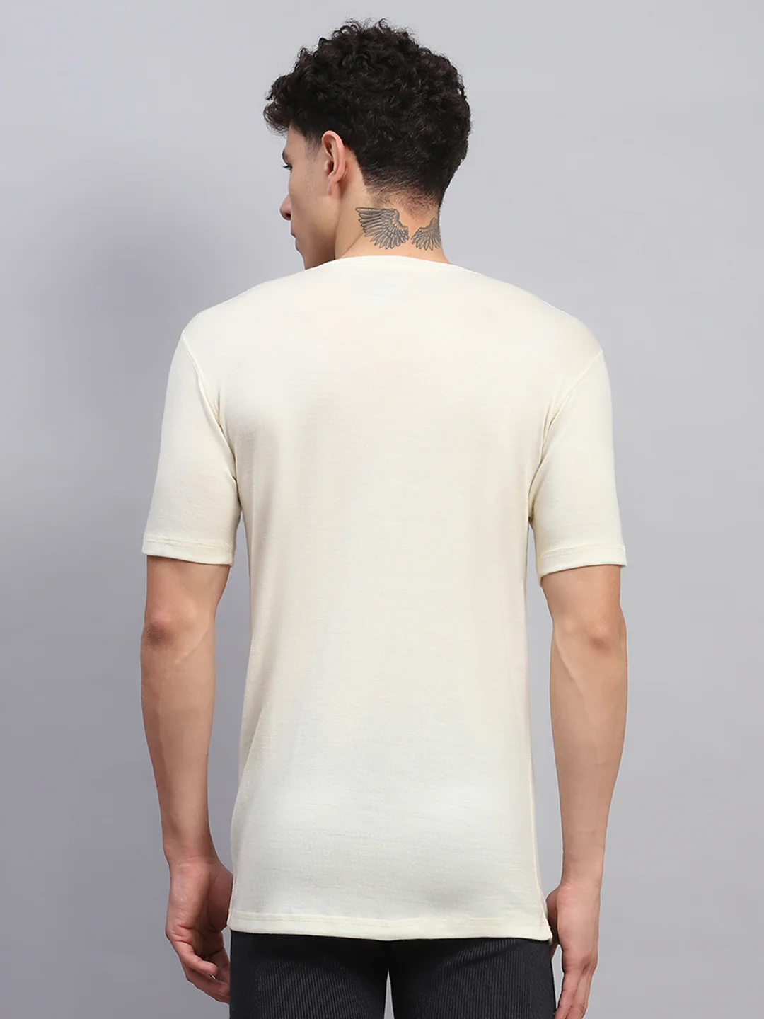 Men Cream Solid V Neck Half Sleeve Thermal Vest - Image 5