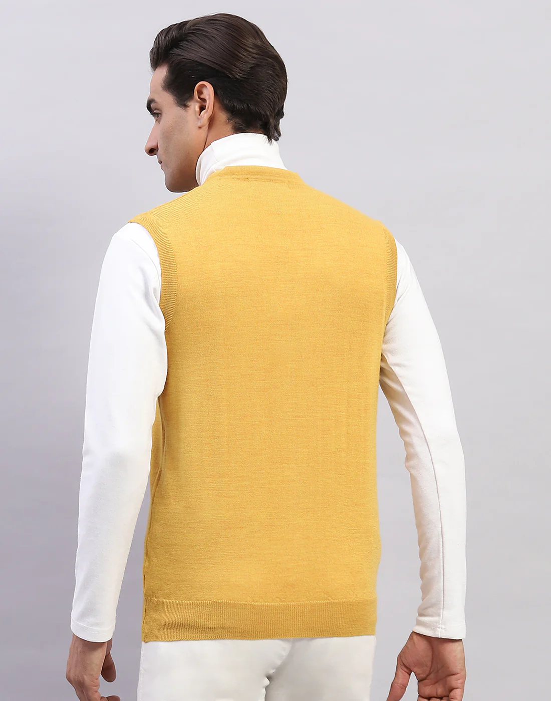 Men Cream Solid V Neck Sleeveless Cardigan - Image 5