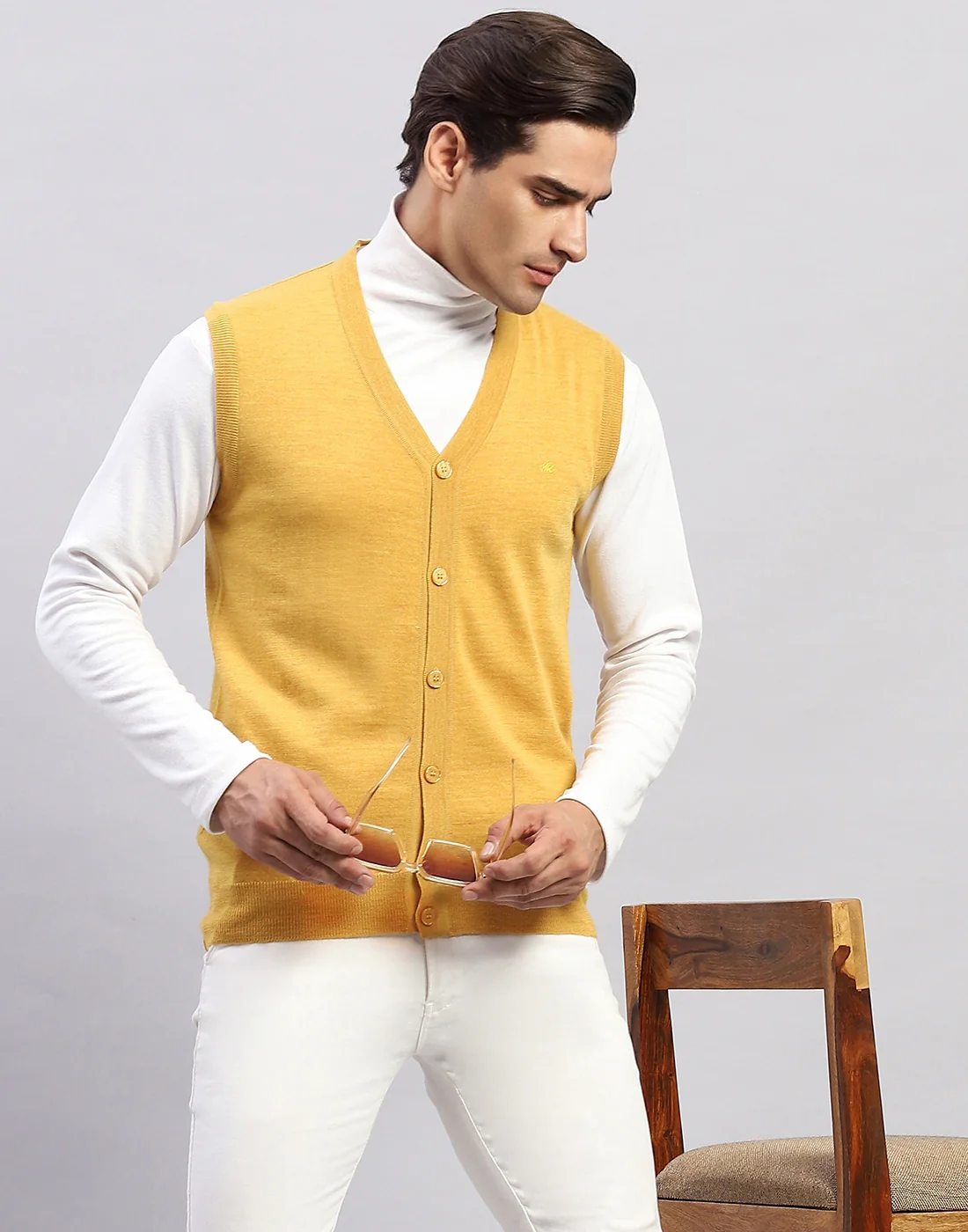 Men Cream Solid V Neck Sleeveless Cardigan - Image 6