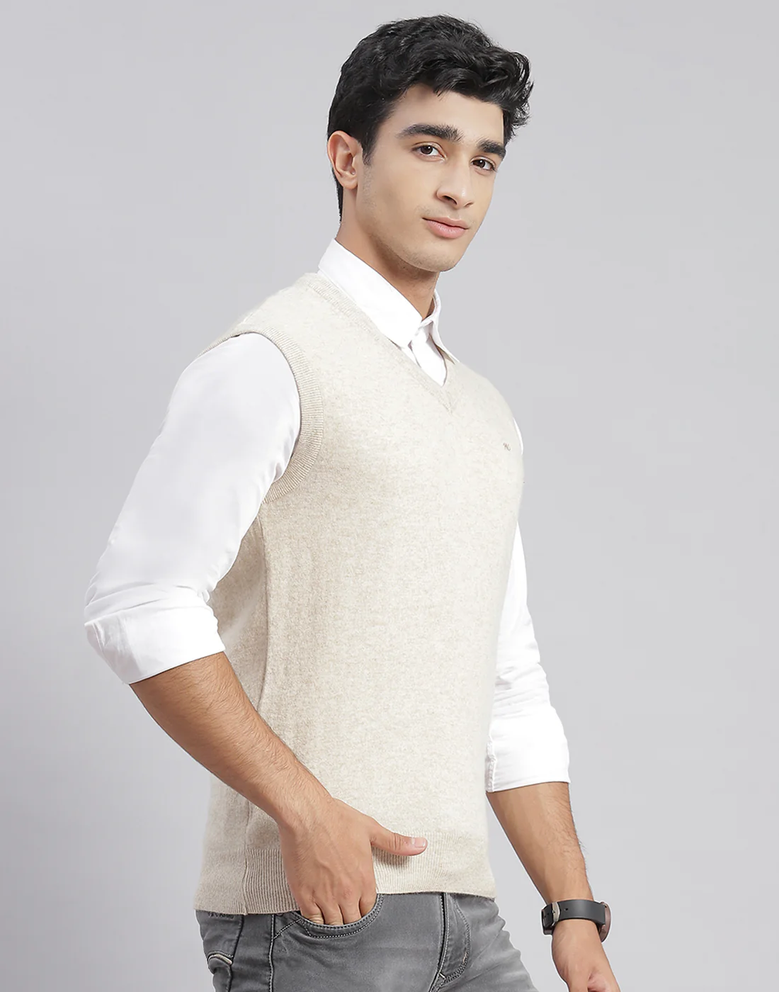 Men Cream Solid V Neck Sleeveless Sweater - Image 5