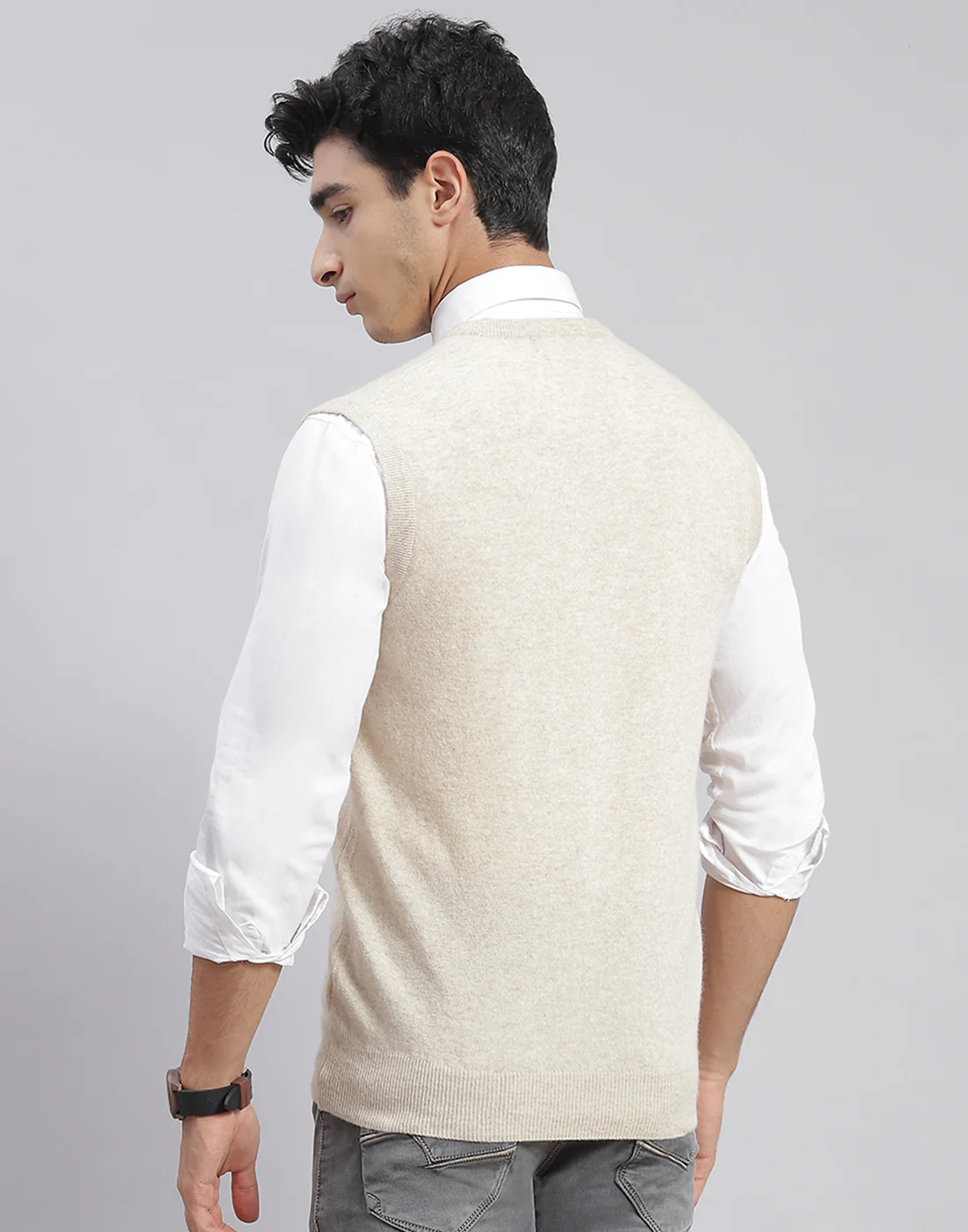 Men Cream Solid V Neck Sleeveless Sweater - Image 7