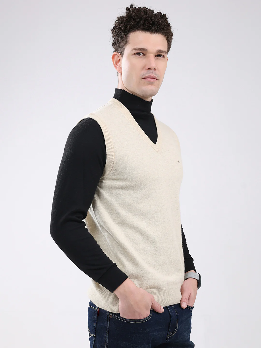 Men Cream Solid V Neck Sleeveless Sweater - Image 4