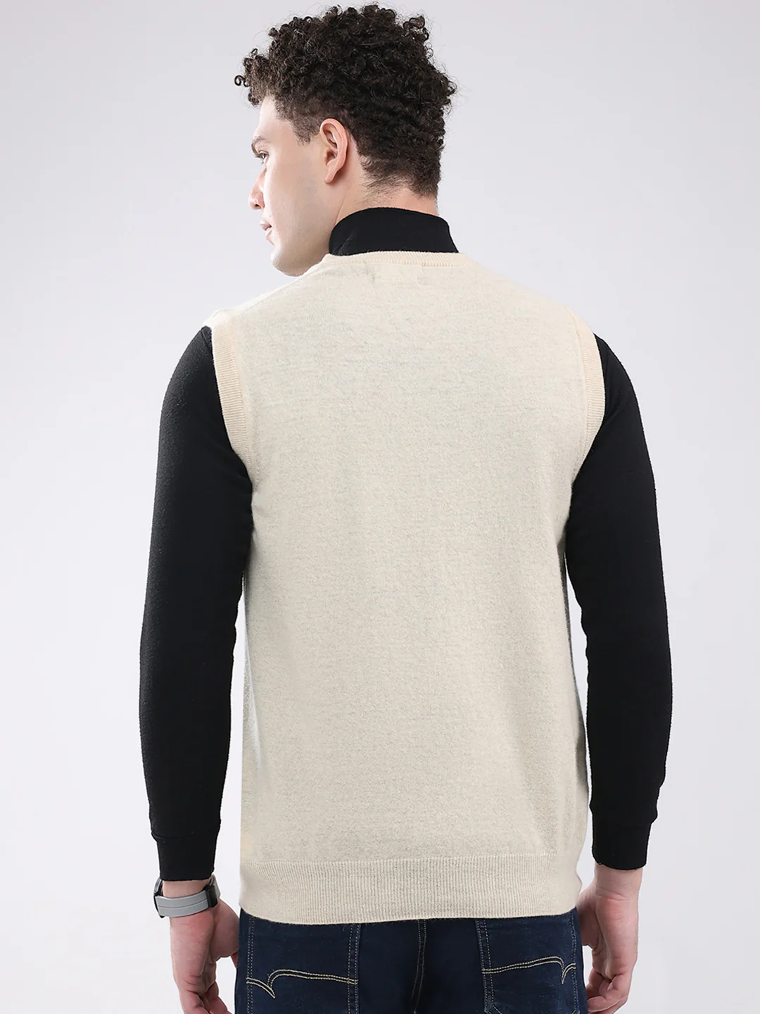 Men Cream Solid V Neck Sleeveless Sweater - Image 5