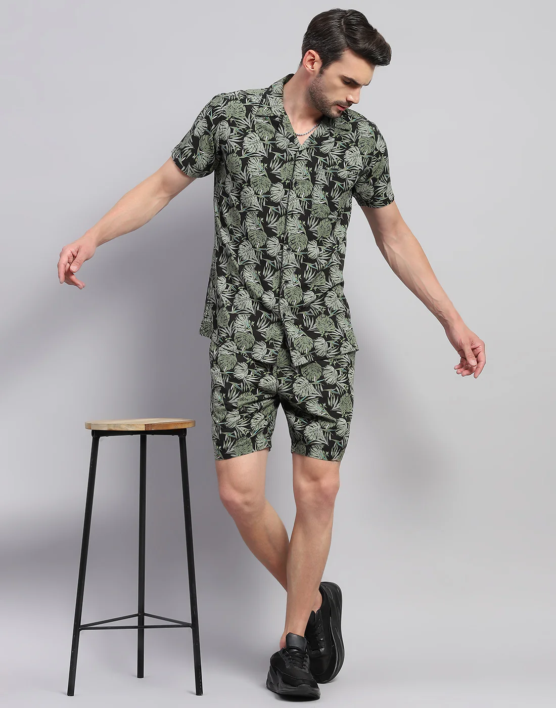 Men Green Printed Collar Neck Half Sleeve Cords Set - Image 2