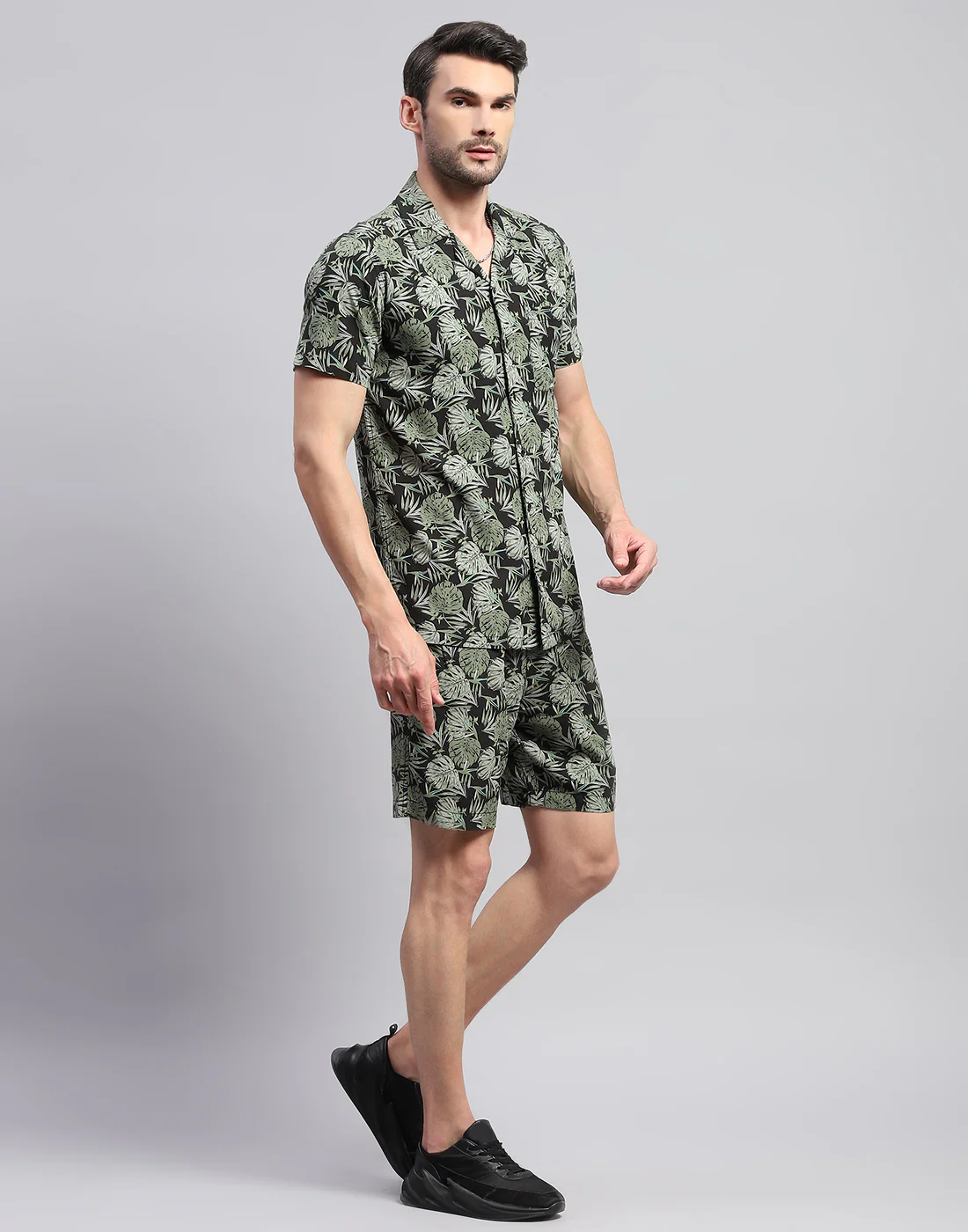 Men Green Printed Collar Neck Half Sleeve Cords Set - Image 4