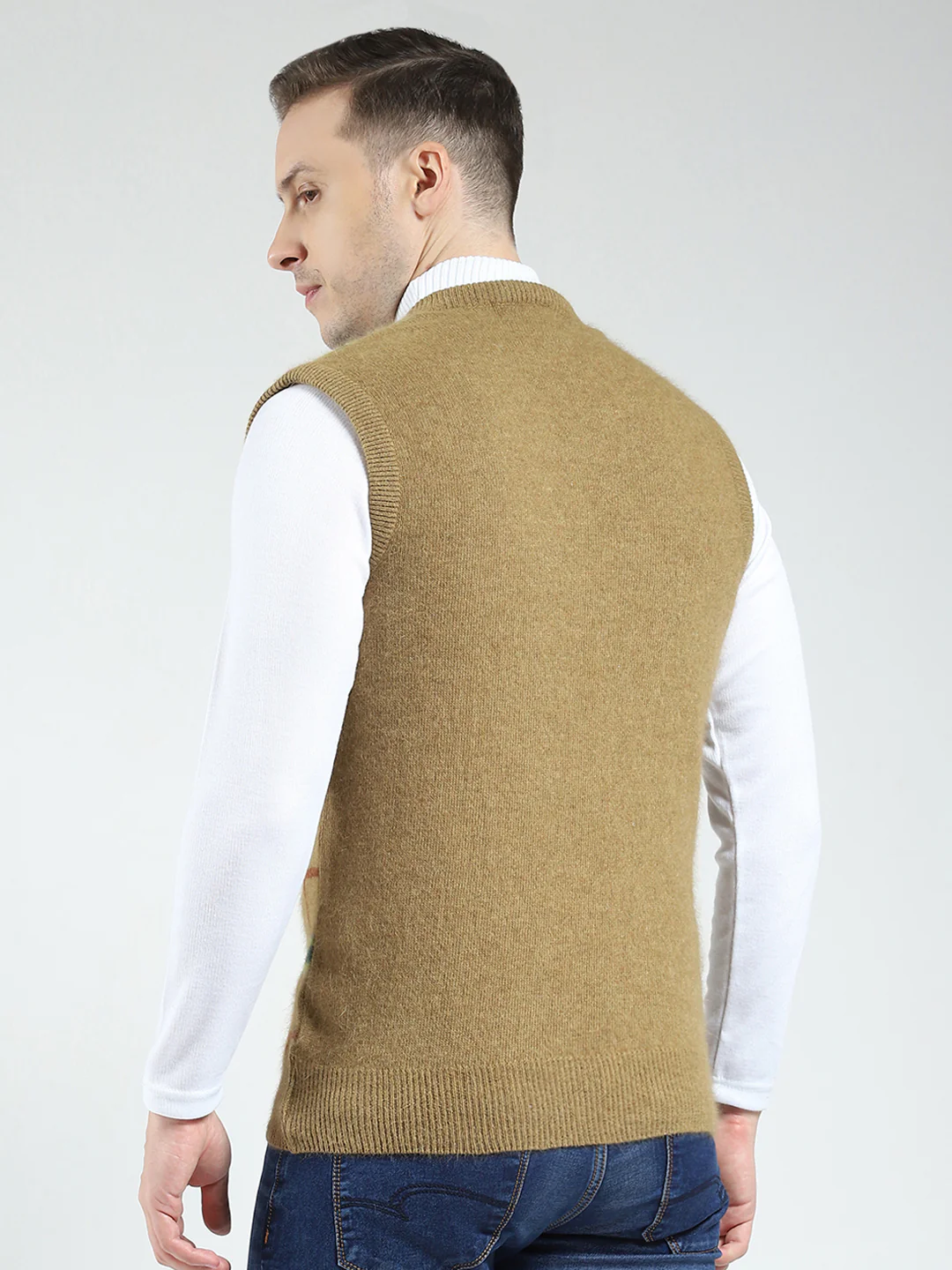 Men Green Printed V Neck Sleeveless Sweater - Image 5
