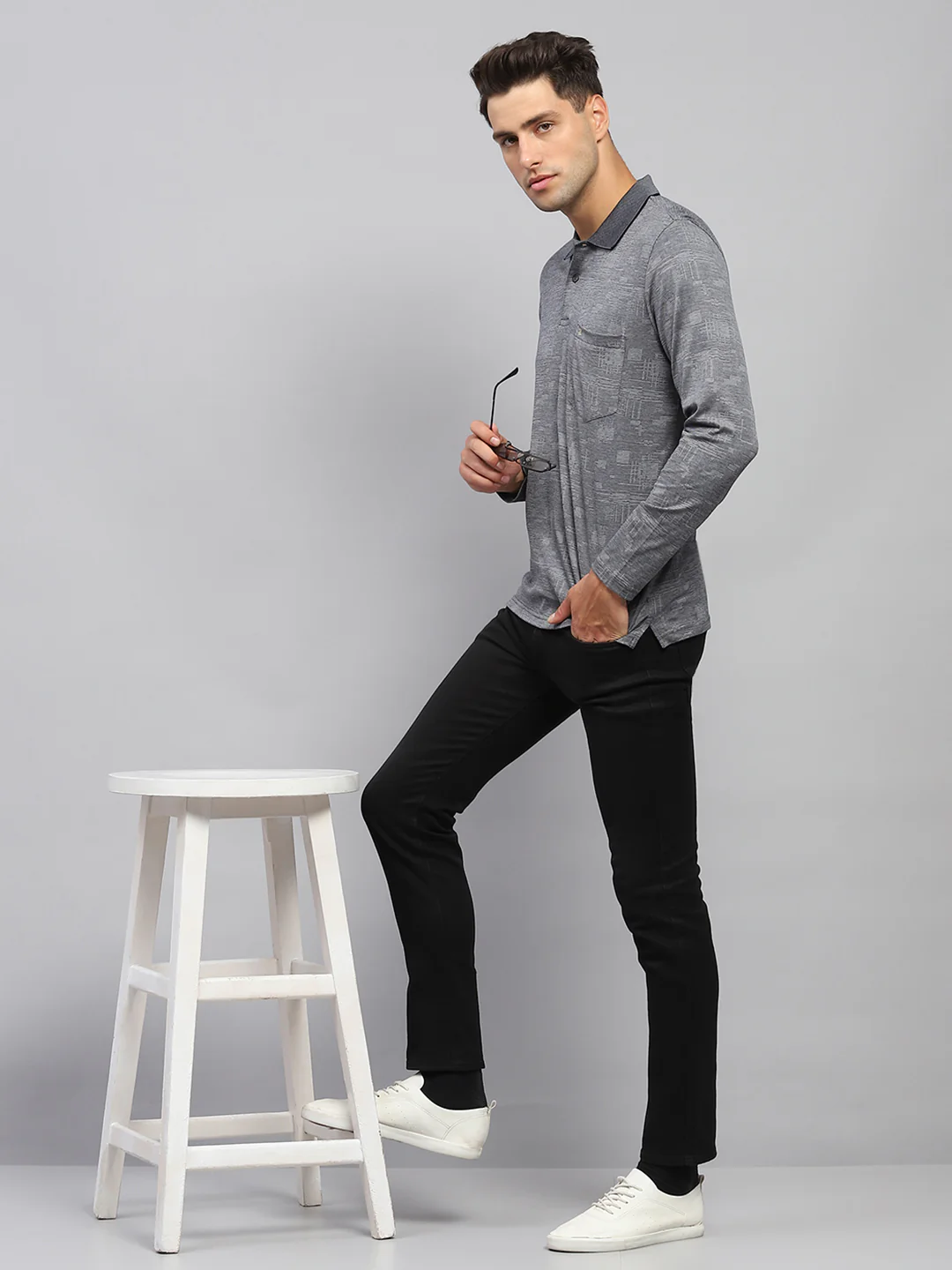 Men Green Self Design Collar Full Sleeve Winter T-Shirt - Image 2