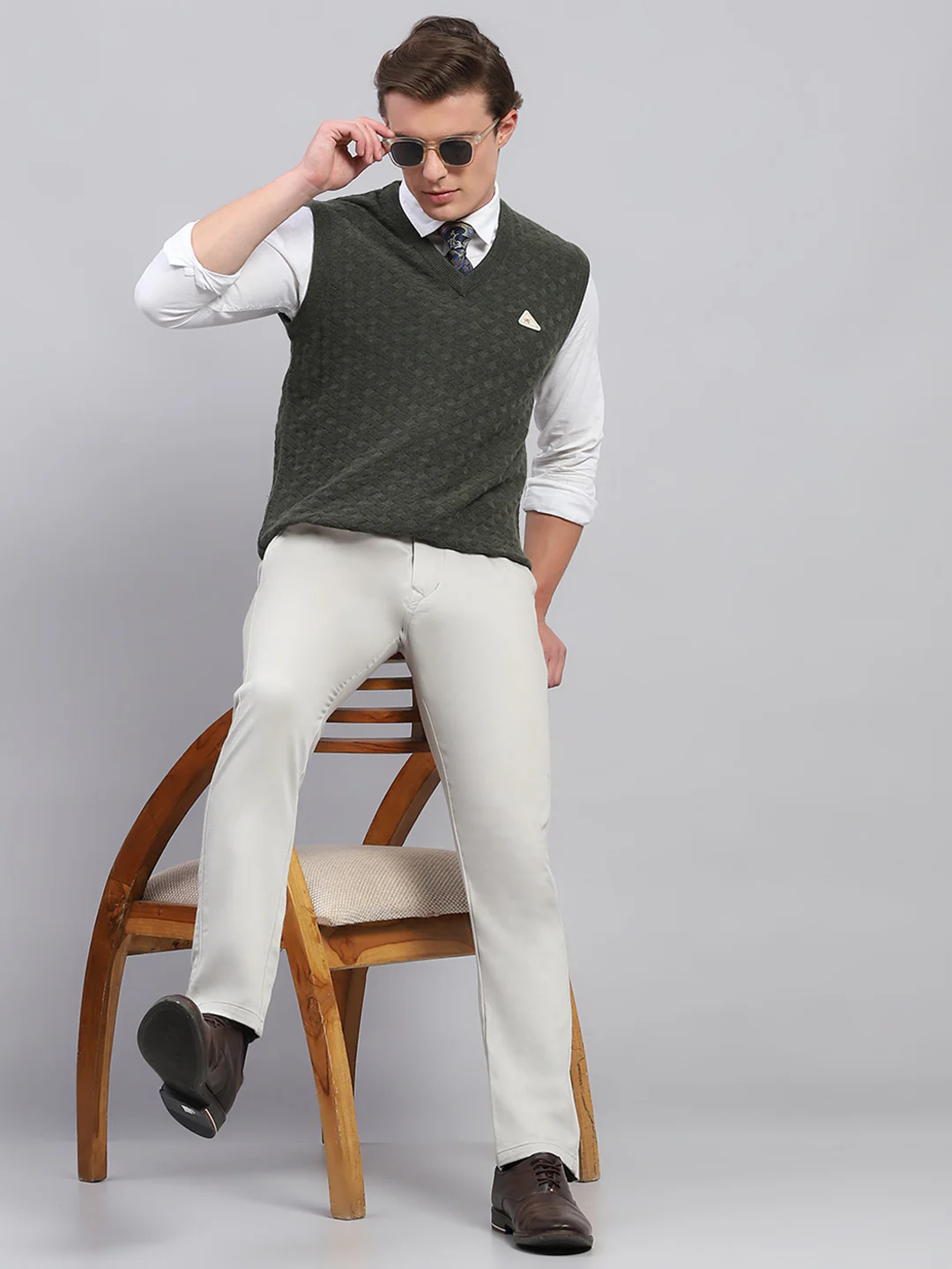 Men Green Self Design V Neck Sleeveless Sweater - Image 2