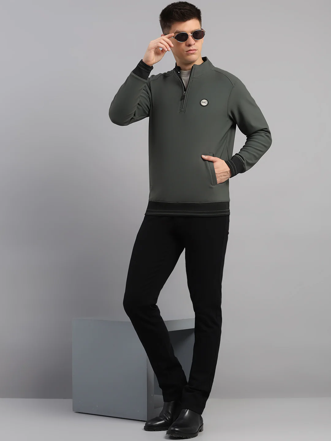 Men Green Solid Collar Full Sleeve Sweatshirt - Image 2