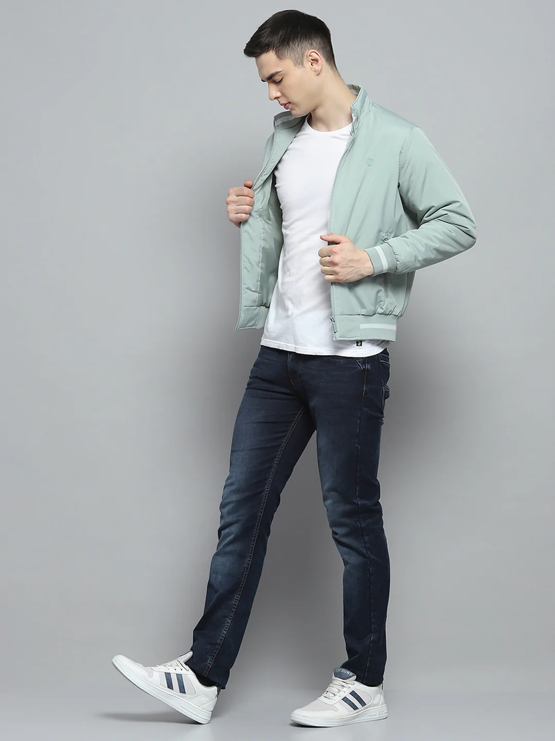 Men Green Solid Mock Neck Full Sleeve Jacket - Image 2