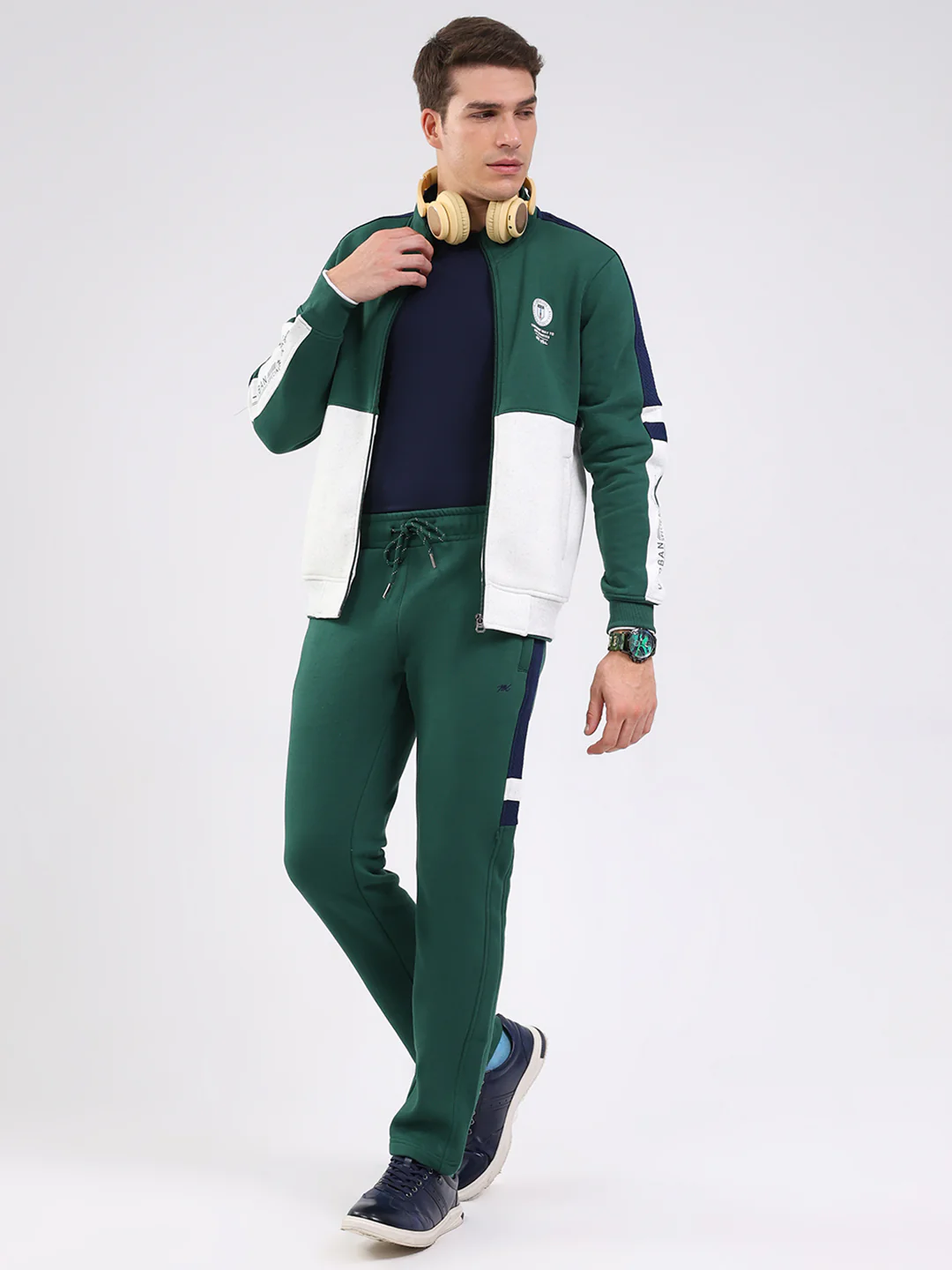 Men Green Solid Mock Neck Full Sleeve Winter Tracksuit - Image 2