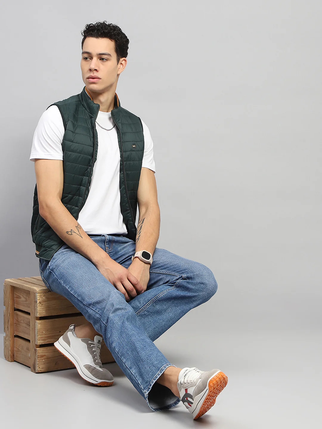 Men Green Solid Mock Neck Sleeveless Jacket - Image 2