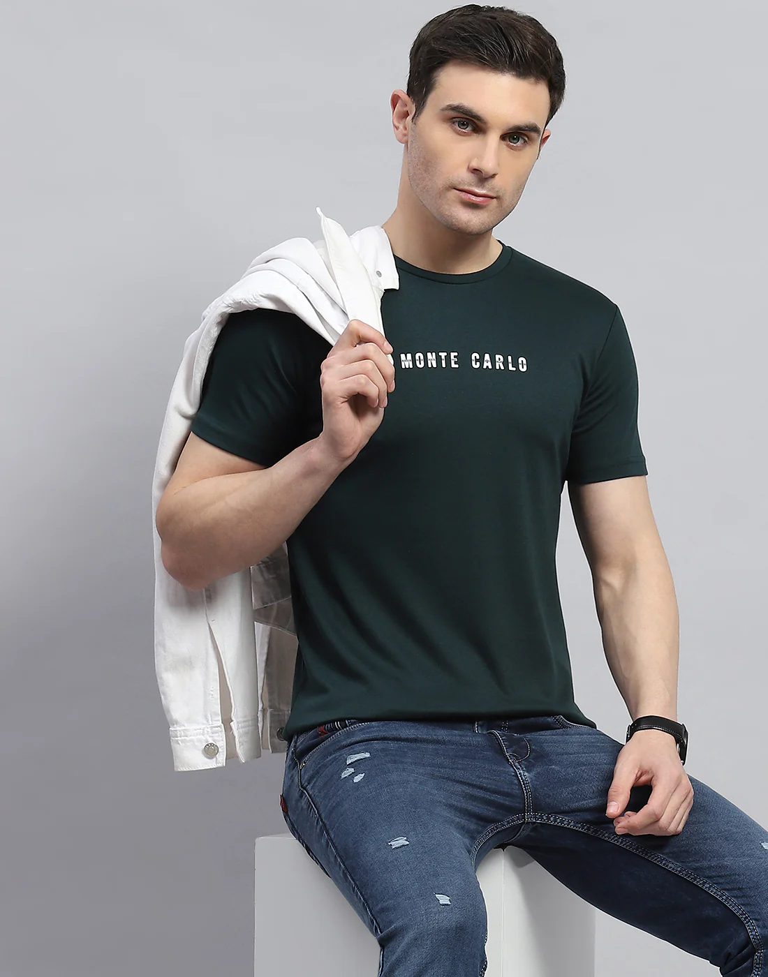 Men Green Solid Round Neck Half Sleeve T-Shirt - Image 2