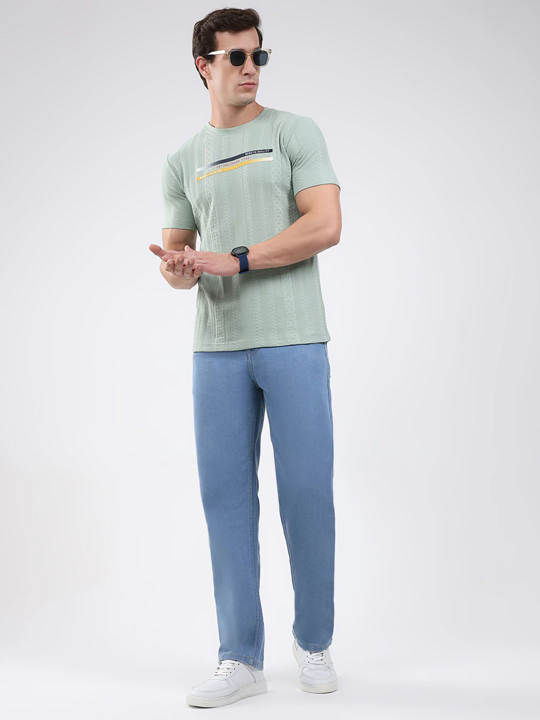 Men Green Solid Round Neck Half Sleeve T-Shirt - Image 2