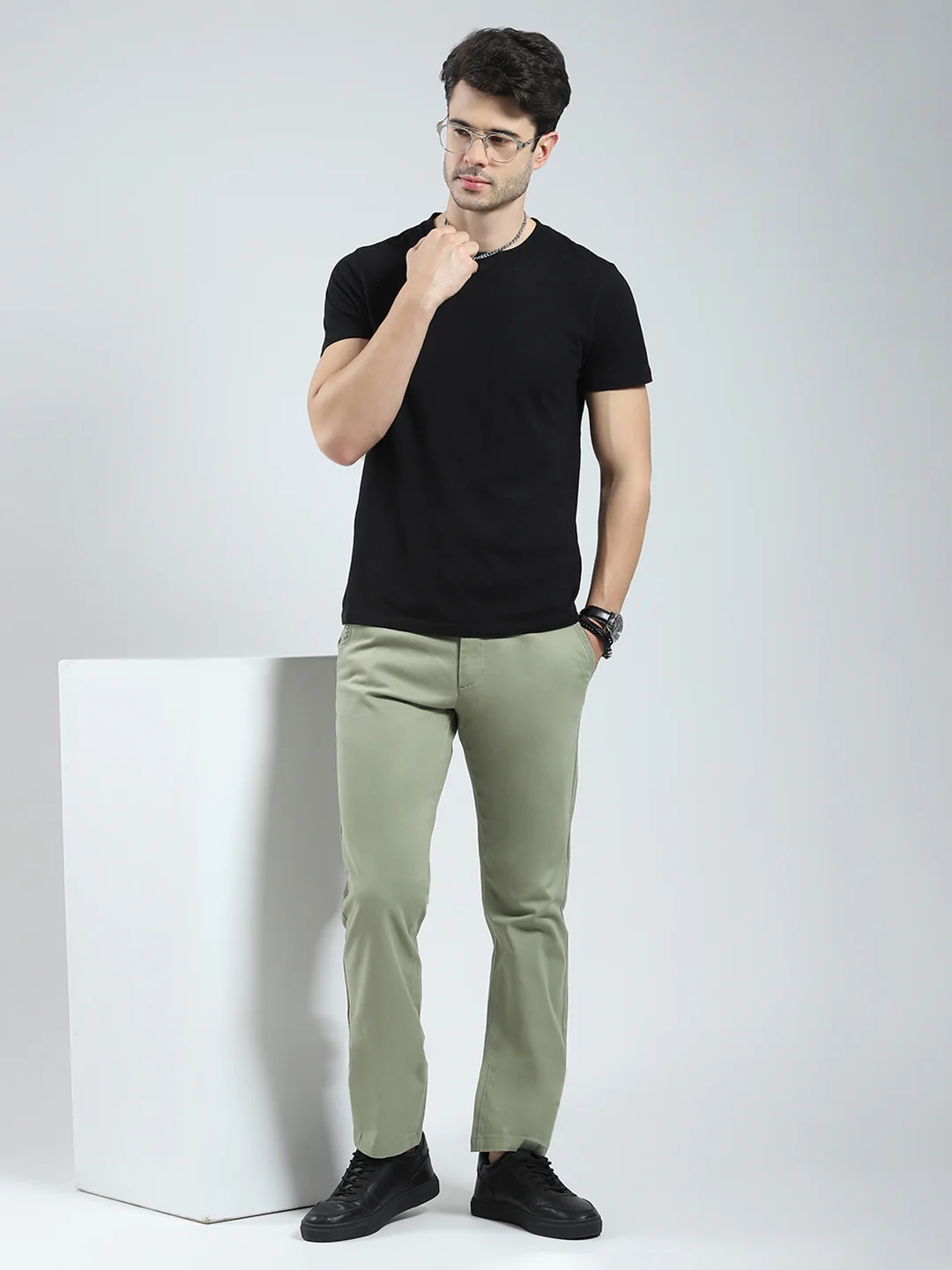 Men Green Solid Slim Fit Trouser - Image 2
