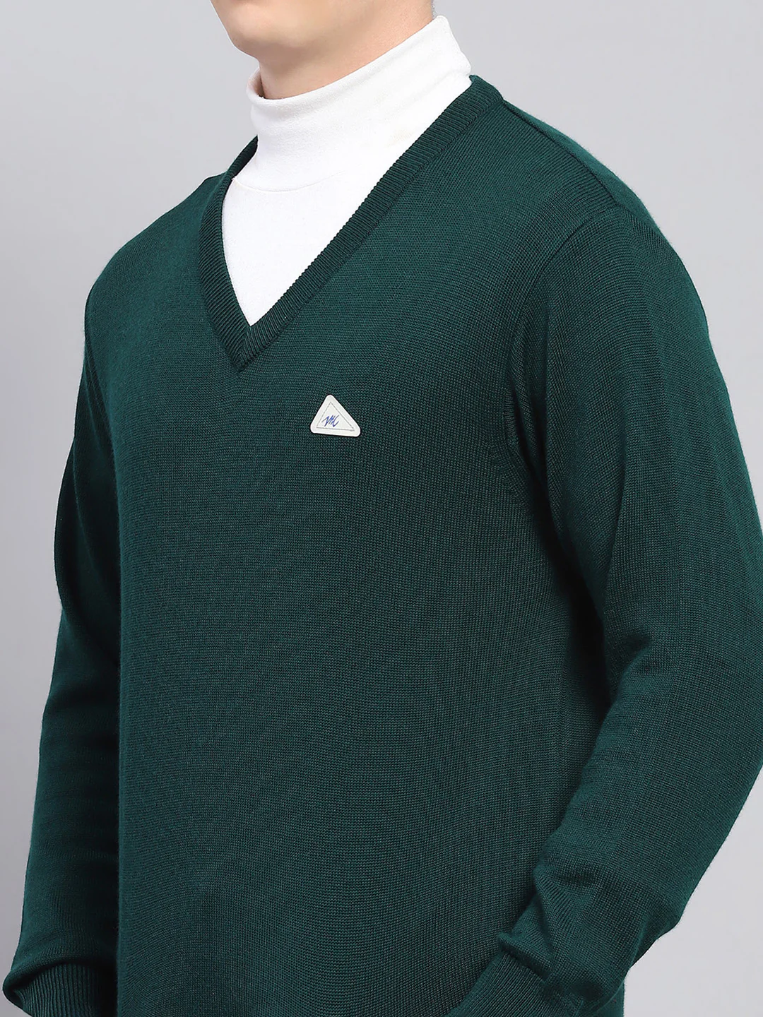 Men Green Solid V Neck Full Sleeve Pullover - Image 6