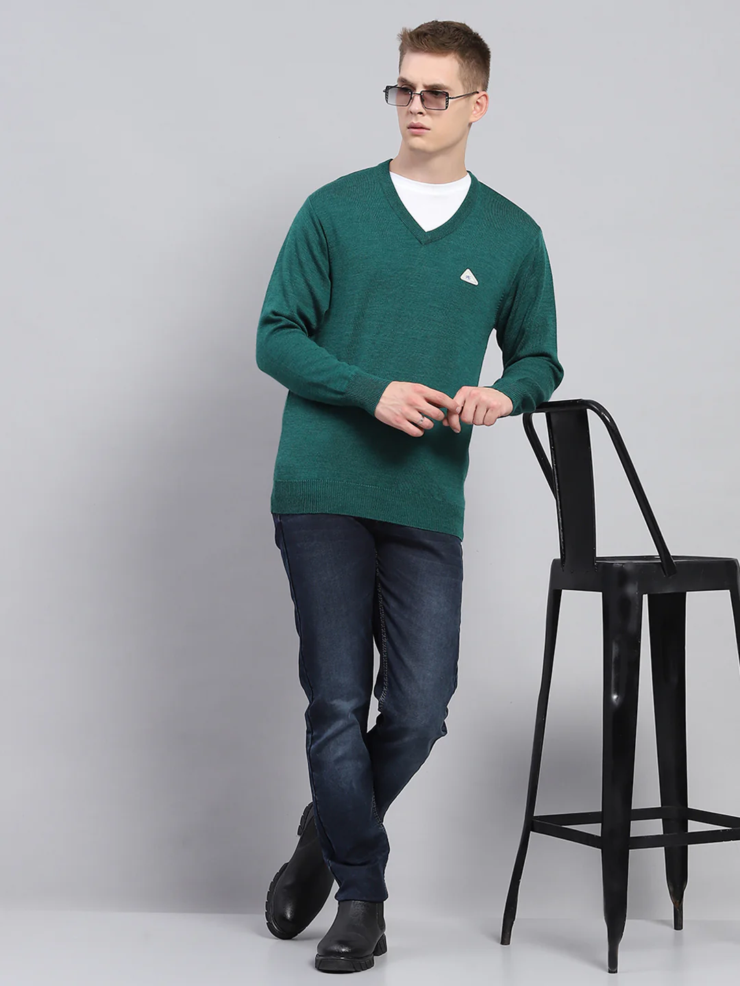 Men Green Solid V Neck Full Sleeve Pullover - Image 2