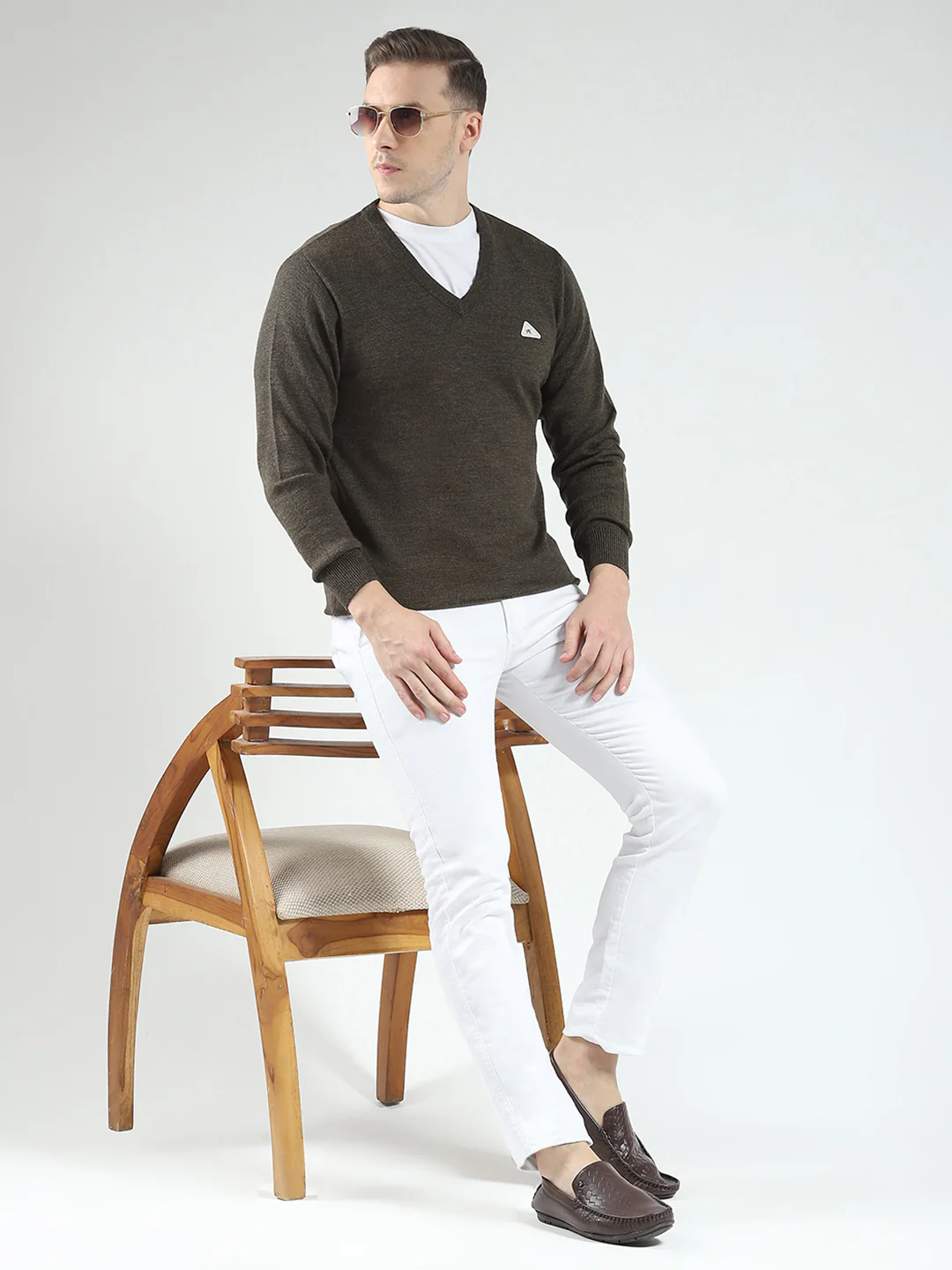 Men Green Solid V Neck Full Sleeve Pullover - Image 2
