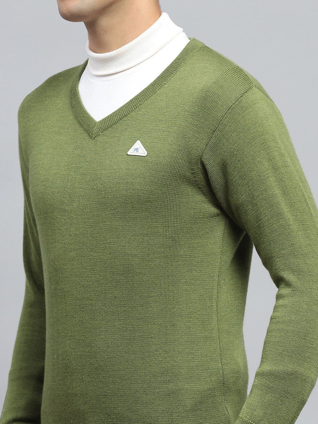 Men Green Solid V Neck Full Sleeve Pullover - Image 6