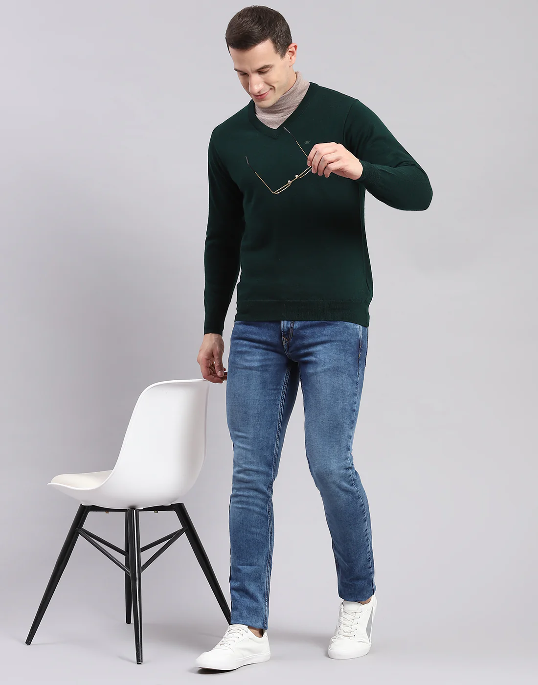 Men Green Solid V Neck Full Sleeve Pullover - Image 5