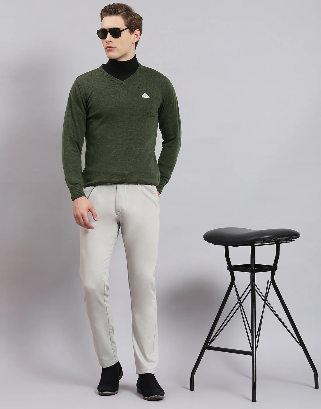 Men Green Solid V Neck Full Sleeve Pullover - Image 2