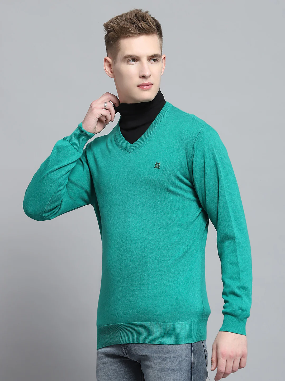Men Green Solid V Neck Full Sleeve Pullover - Image 3