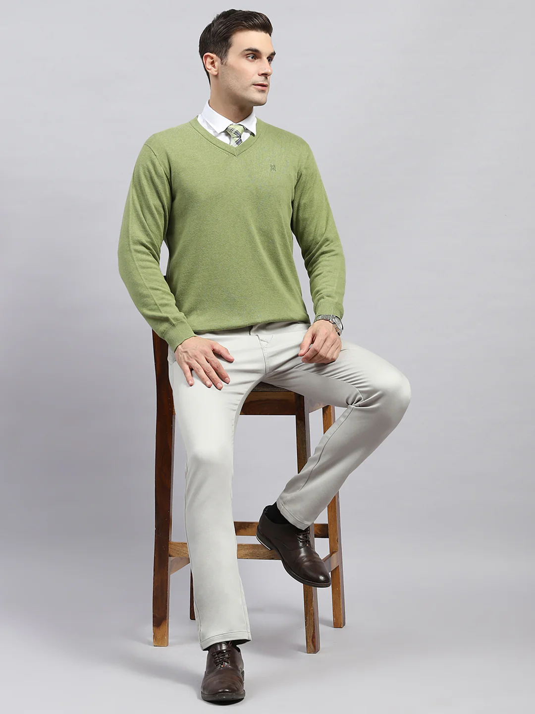 Men Green Solid V Neck Full Sleeve Pullover - Image 2