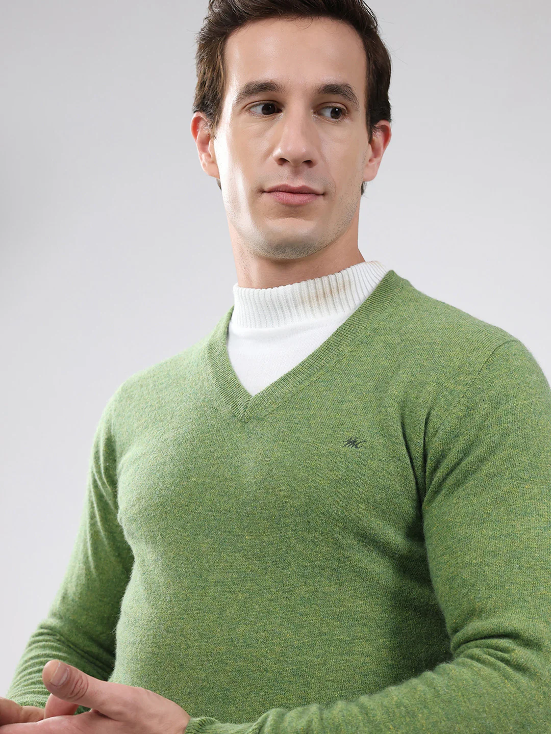 Men Green Solid V Neck Full Sleeve Pullover - Image 7