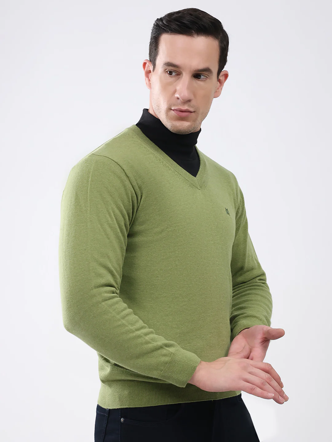 Men Green Solid V Neck Full Sleeve Pullover - Image 4