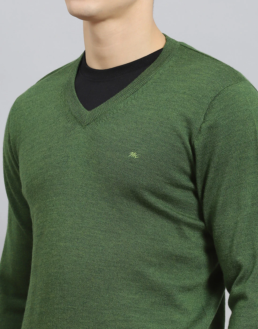 Men Green Solid V Neck Full Sleeve Sweater - Image 8
