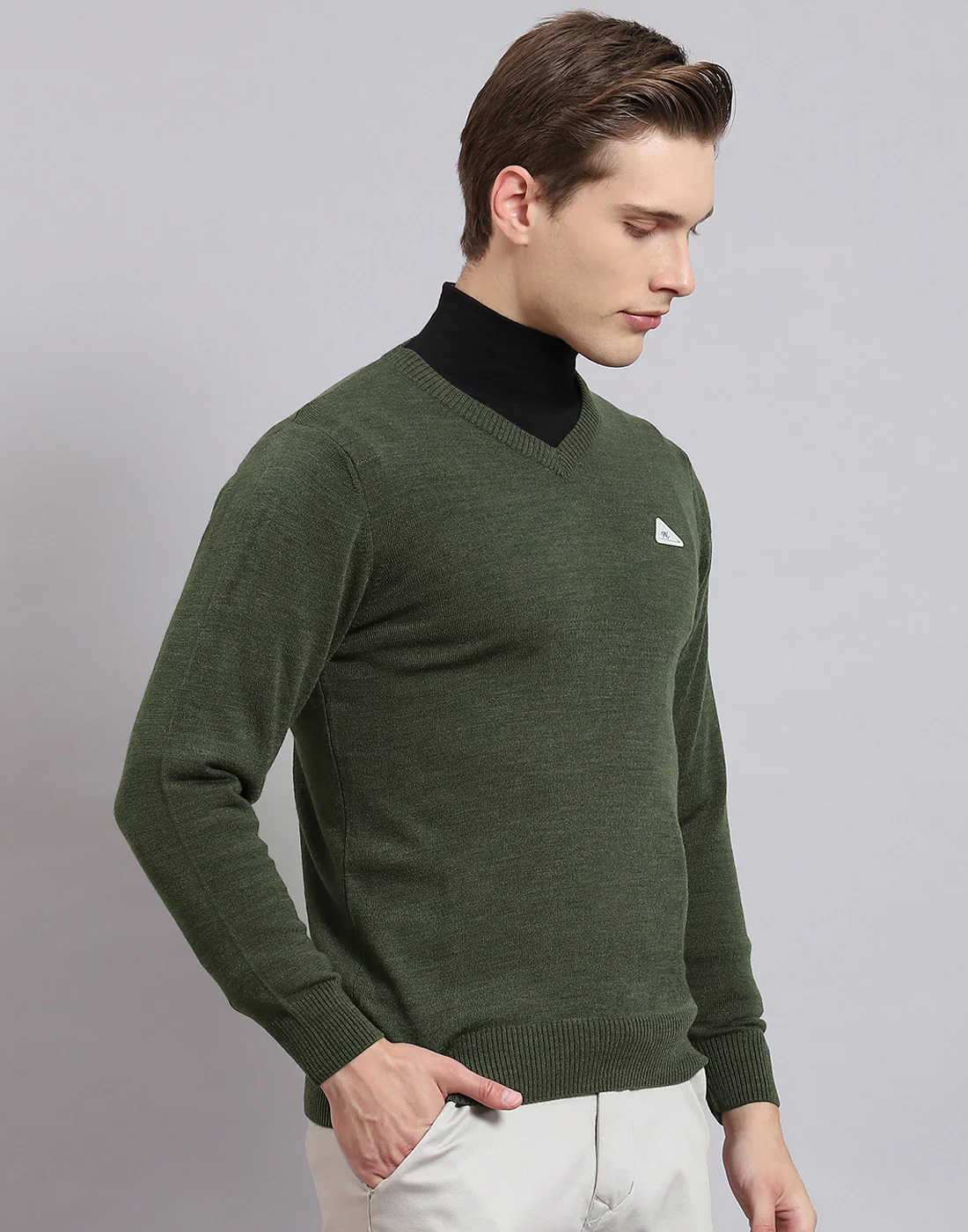Men Green Solid V Neck Full Sleeve Sweater - Image 6