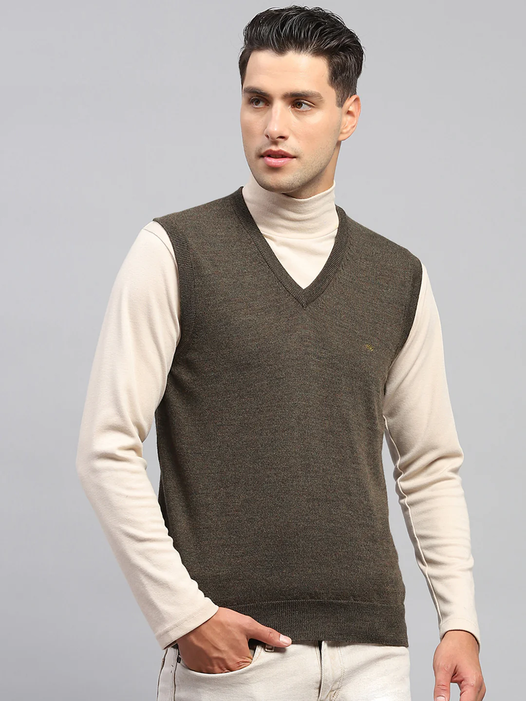 Men Green Solid V Neck Sleeveless Sweater - Image 4
