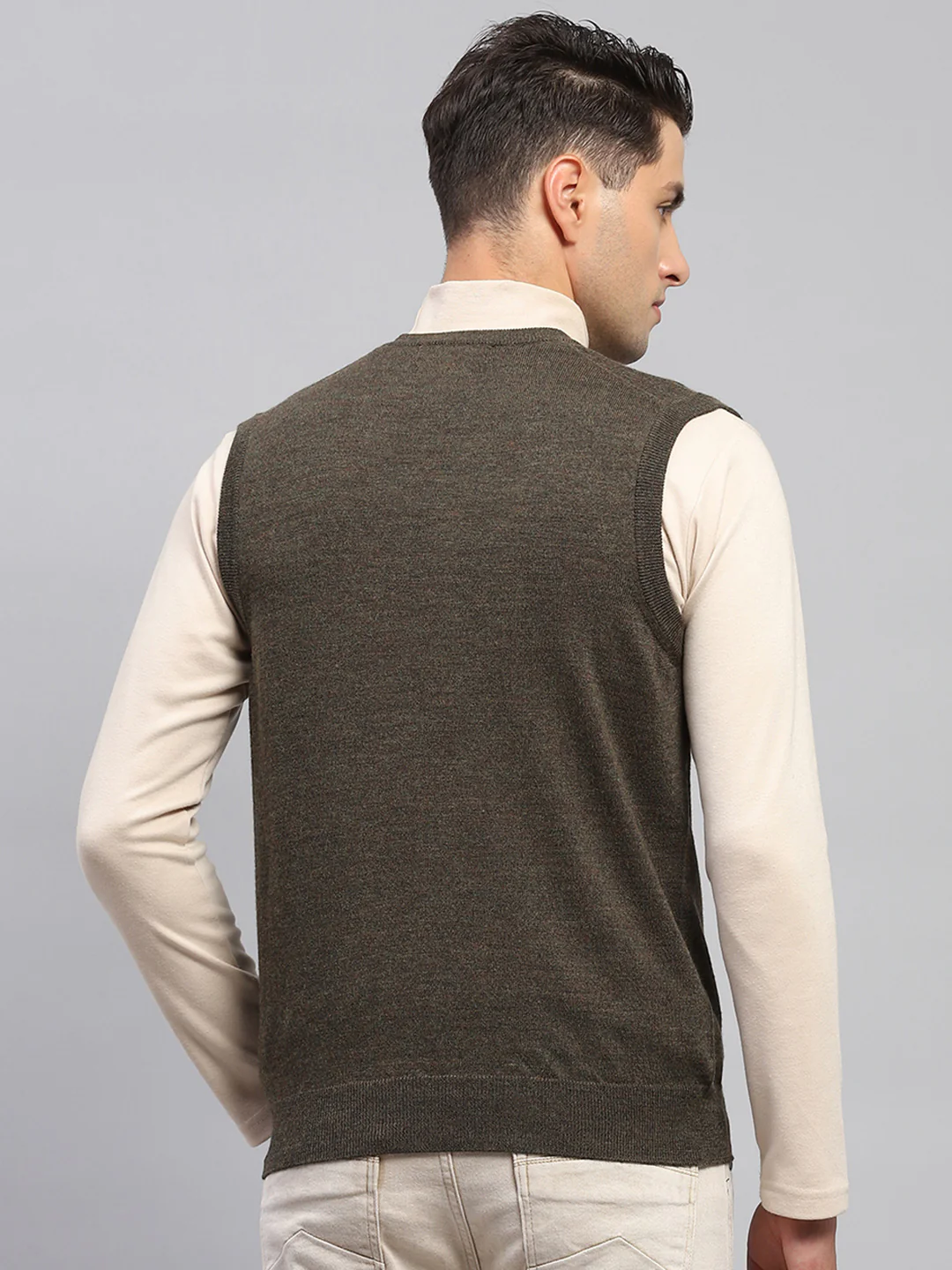 Men Green Solid V Neck Sleeveless Sweater - Image 5