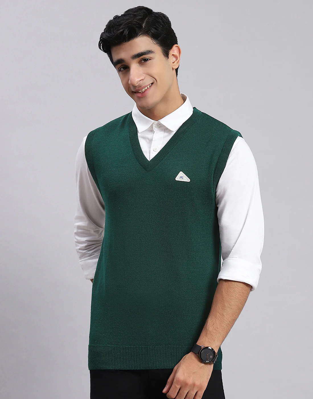 Men Green Solid V Neck Sleeveless Sweater - Image 2