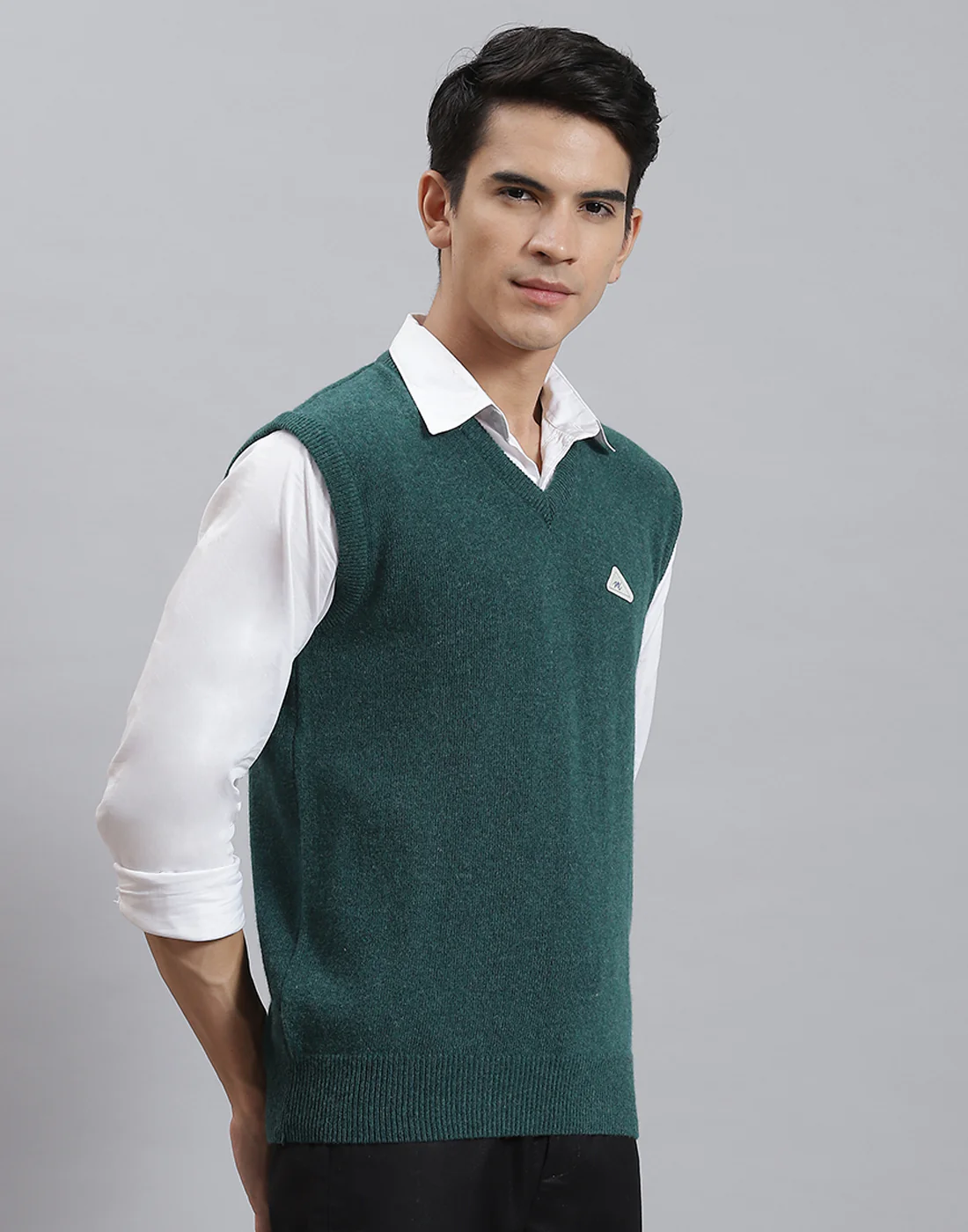 Men Green Solid V Neck Sleeveless Sweater - Image 4