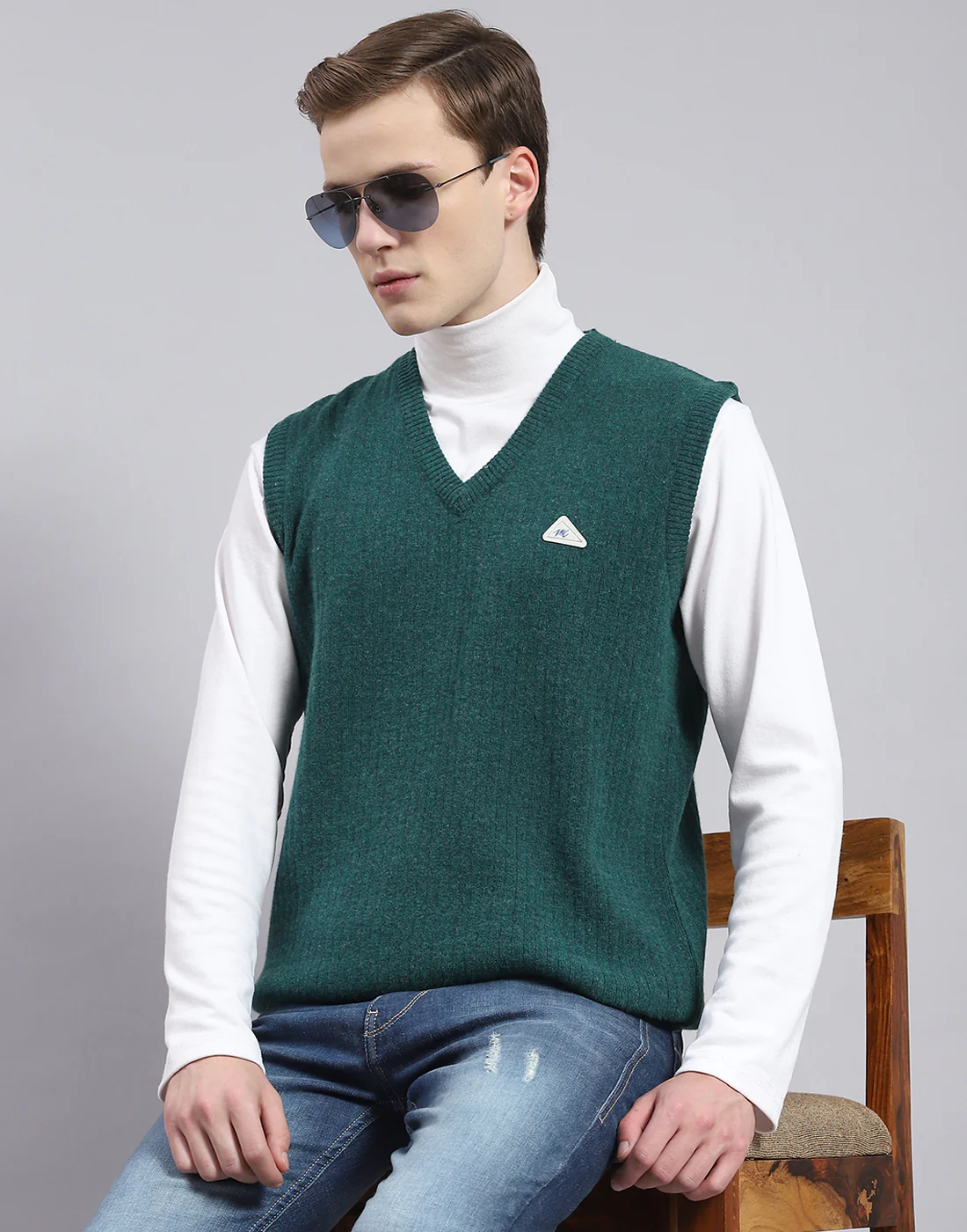 Men Green Solid V Neck Sleeveless Sweater - Image 6
