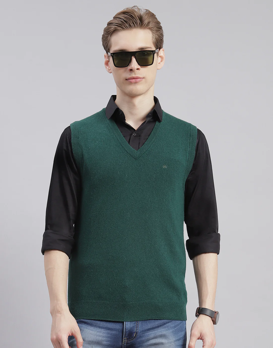 Men Green Solid V Neck Sleeveless Sweater - Image 3