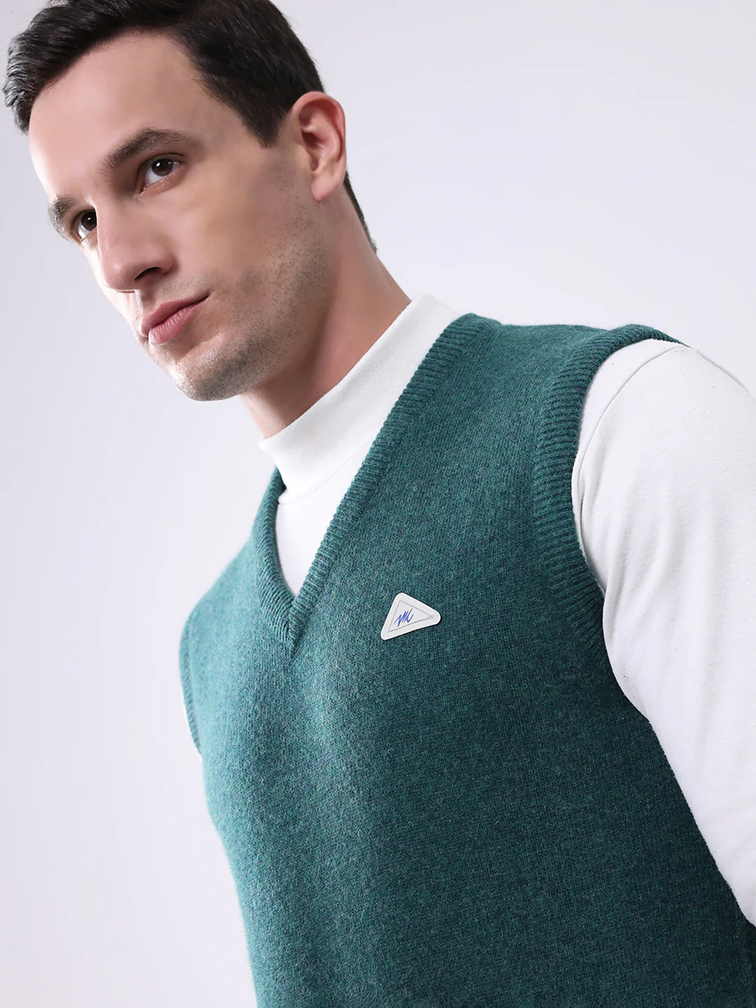 Men Green Solid V Neck Sleeveless Sweater - Image 7