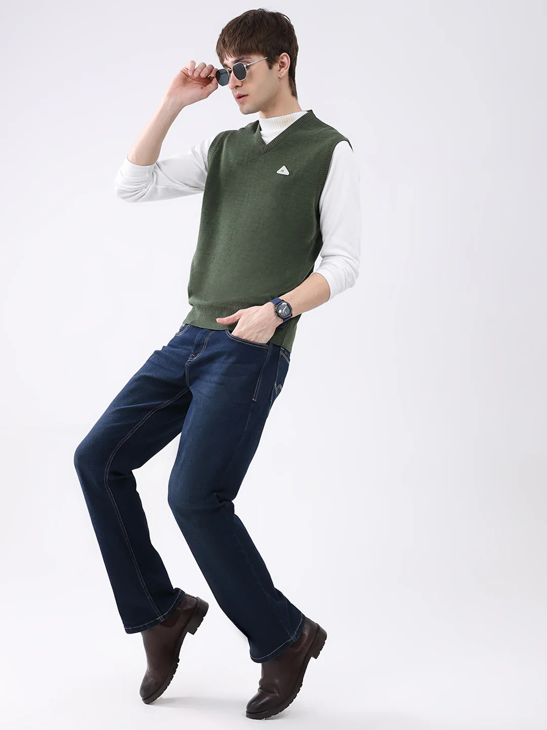 Men Green Solid V Neck Sleeveless Sweater - Image 2