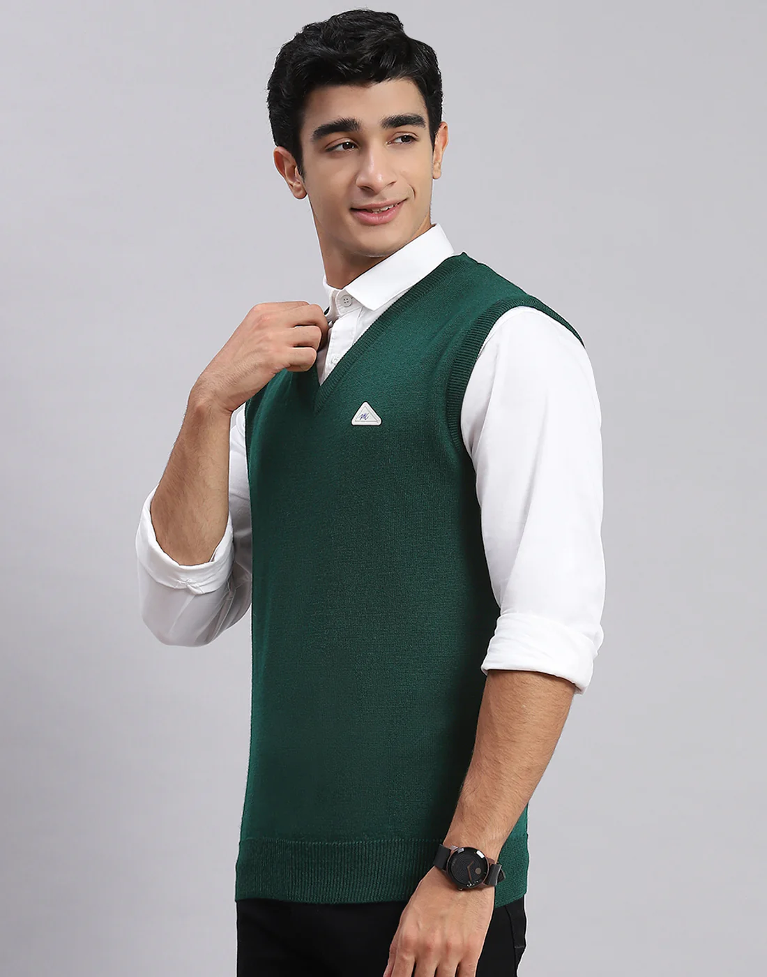 Men Green Solid V Neck Sleeveless Sweaters/Pullovers - Image 3