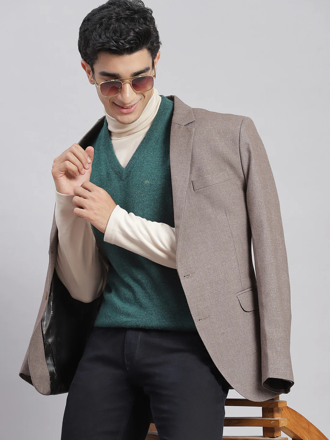 Men Green Solid V Neck Sleeveless Sweaters/Pullovers - Image 2