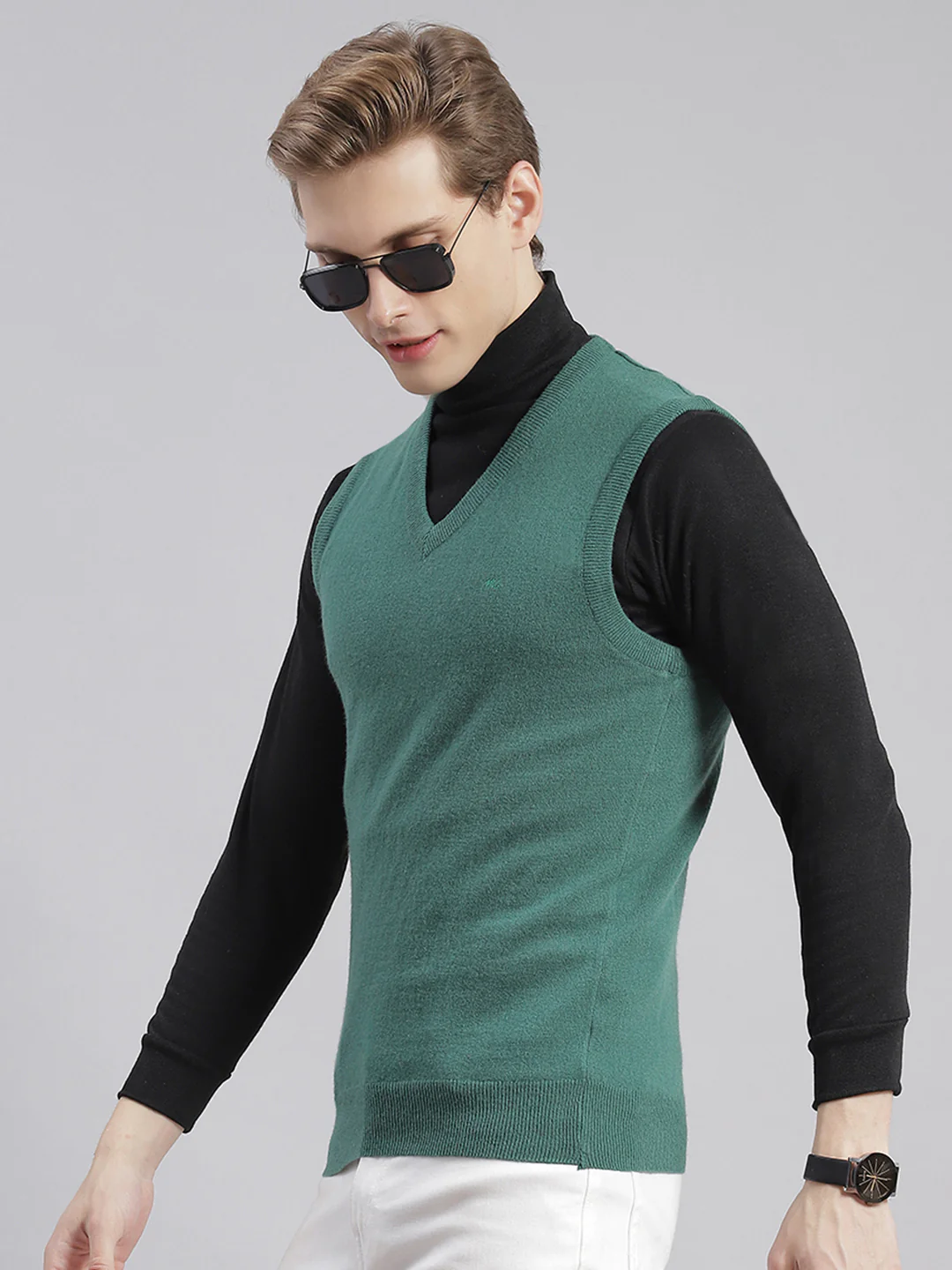 Men Green Solid V Neck Sleeveless Sweaters/Pullovers - Image 3