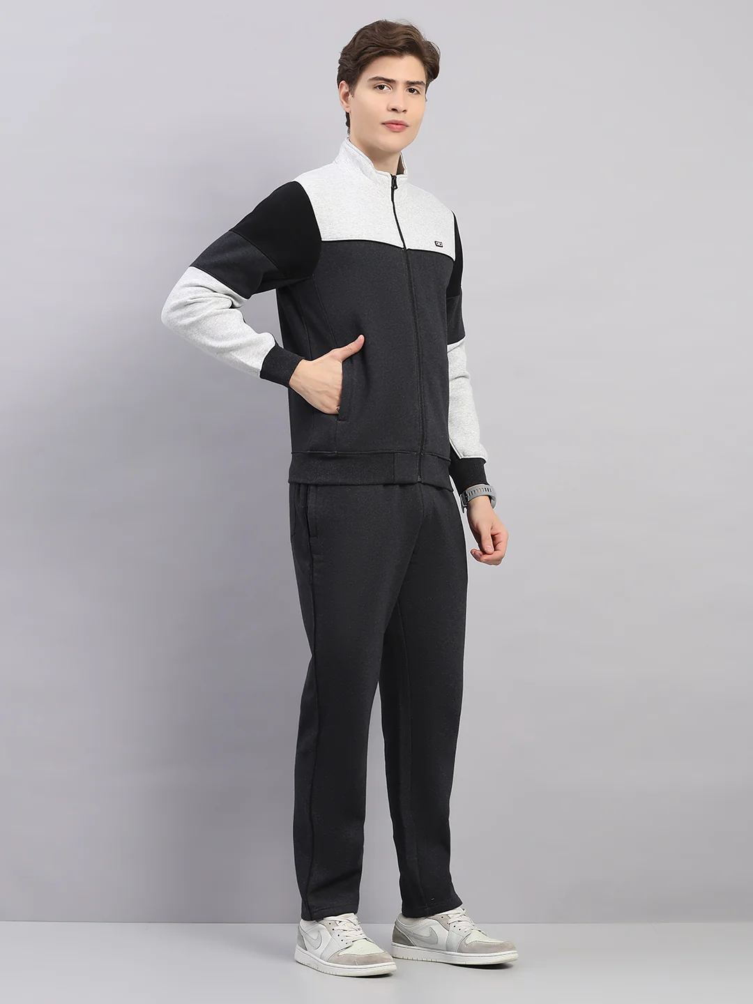 Men Grey Colourblocked Stand Collar Full Sleeve Winter Tracksuit - Image 4
