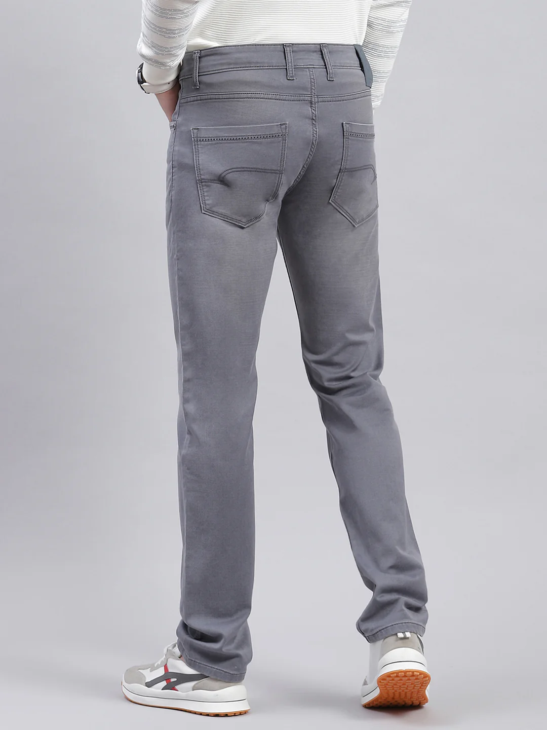 Men Grey Light Wash Regular Fit Denims - Image 5