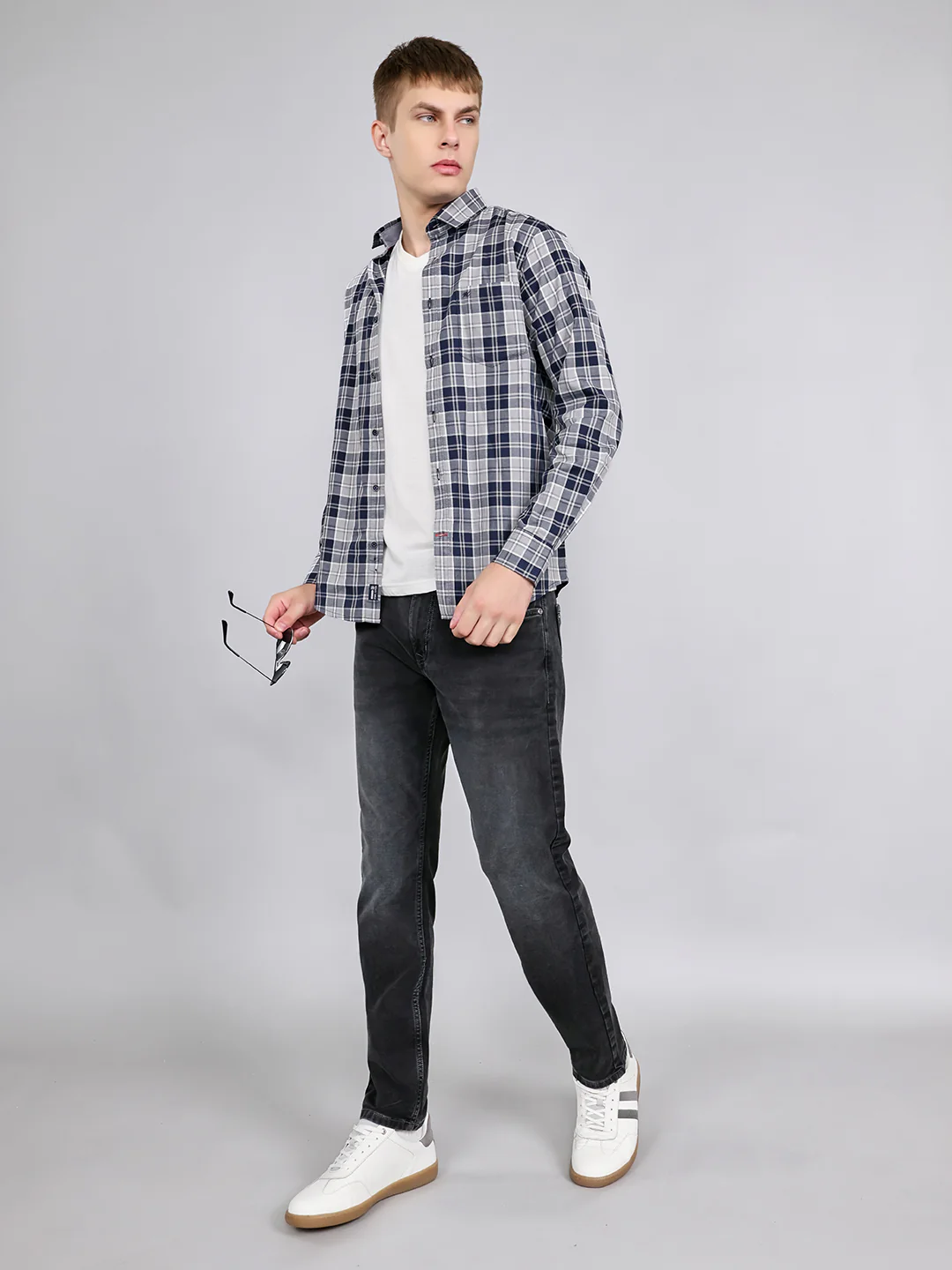 Men Grey Light Wash Straight Fit Denim - Image 6
