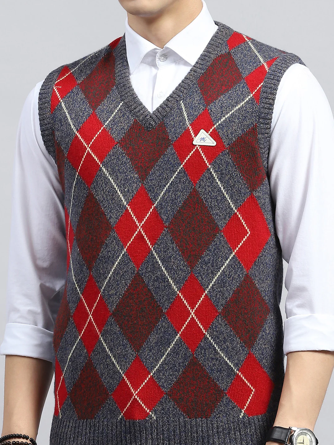 Men Grey & Red Geometric V Neck Sleeveless Sweater - Image 6