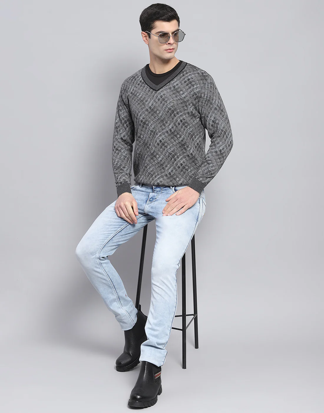 Men Grey Self Design V Neck Full Sleeve Pullover - Image 2